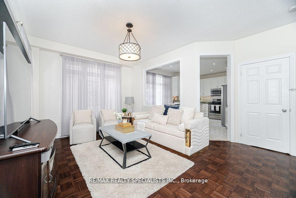 Photo 23 of 383 Queen Mary Drive, Brampton, Fletcher's Meadow — HOMEH