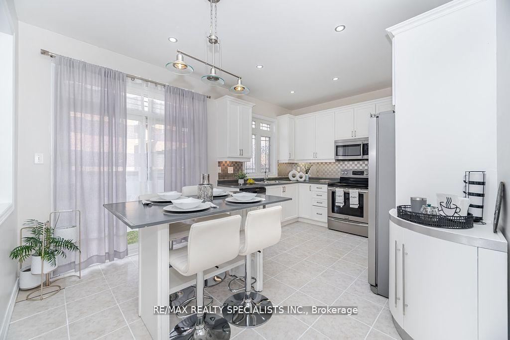 Photo 34 of 383 Queen Mary Drive, Brampton, Fletcher's Meadow — HOMEH