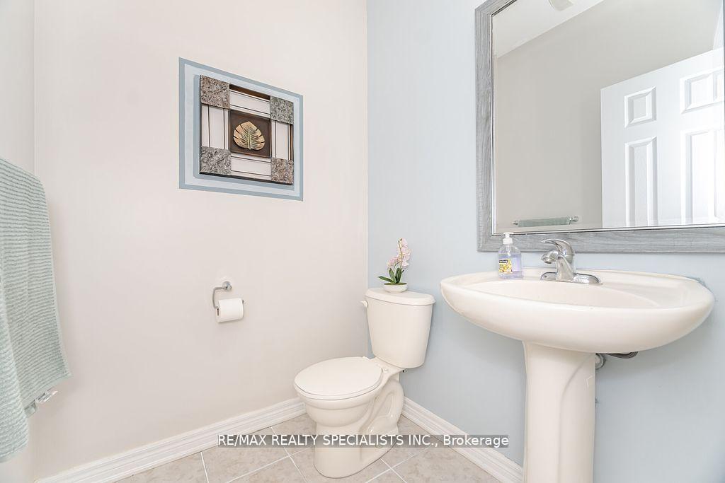 Photo 15 of 383 Queen Mary Drive, Brampton, Fletcher's Meadow — HOMEH