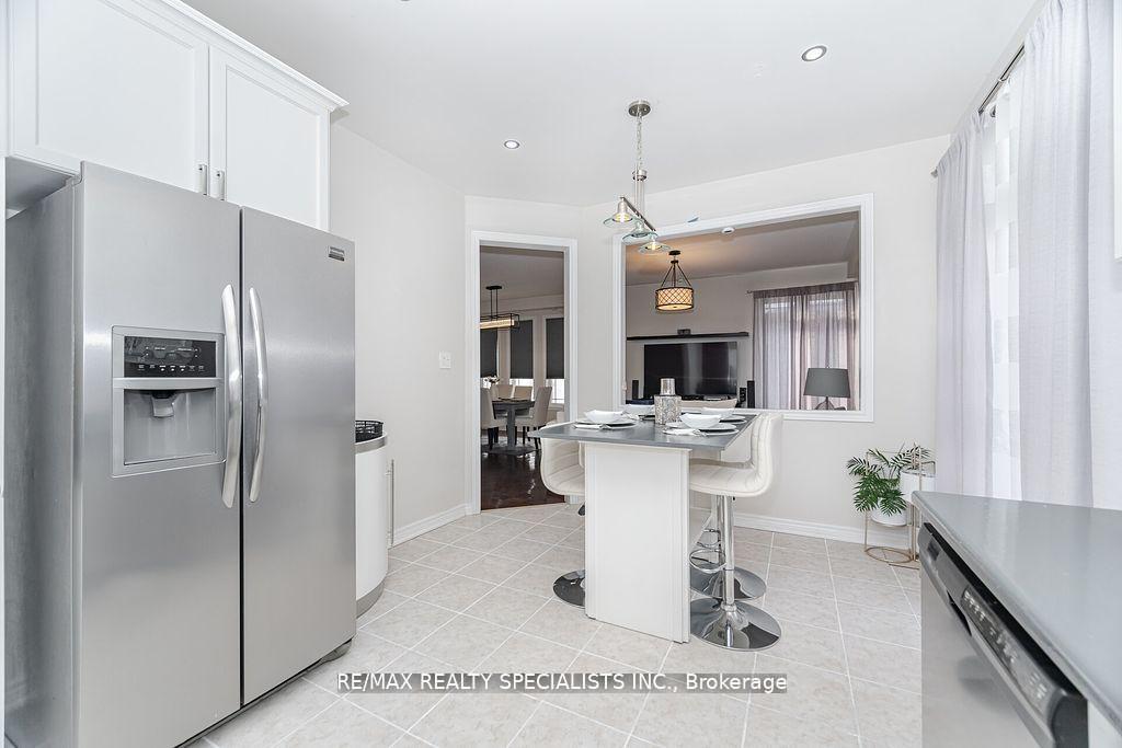 Photo 40 of 383 Queen Mary Drive, Brampton, Fletcher's Meadow — HOMEH