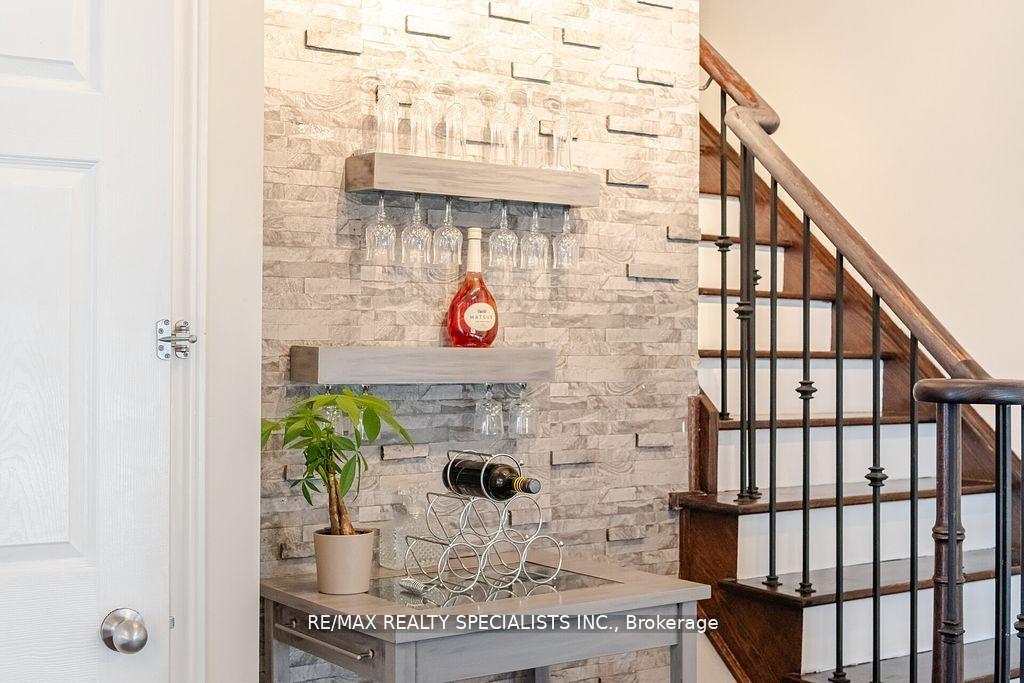 Photo 14 of 383 Queen Mary Drive, Brampton, Fletcher's Meadow — HOMEH