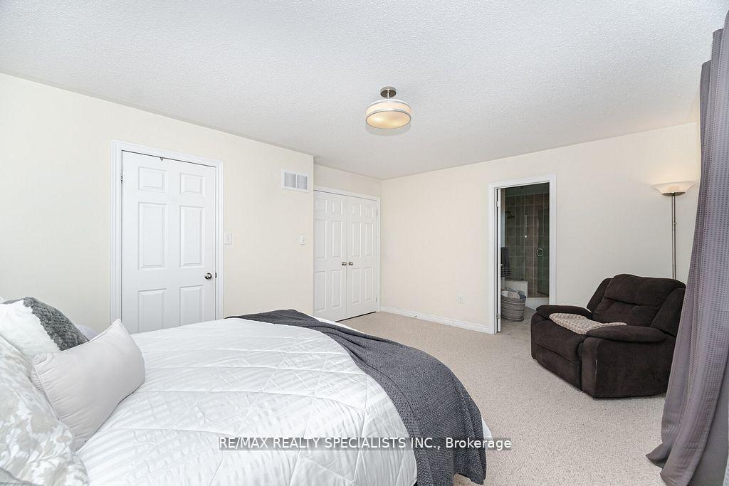 Photo 21 of 383 Queen Mary Drive, Brampton, Fletcher's Meadow — HOMEH