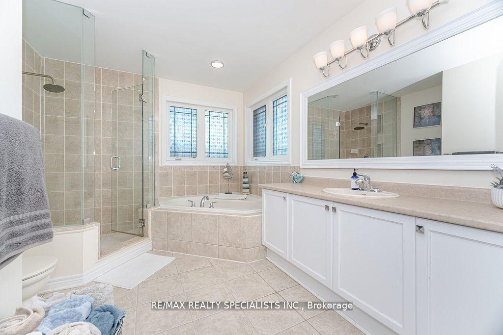 Photo 19 of 383 Queen Mary Drive, Brampton, Fletcher's Meadow — HOMEH