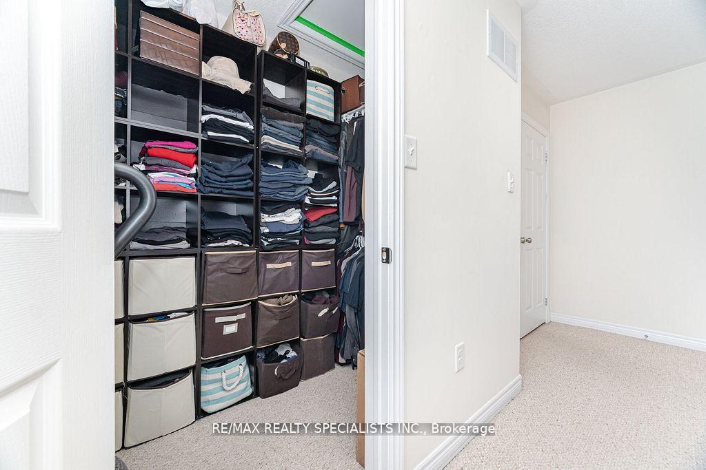 Photo 20 of 383 Queen Mary Drive, Brampton, Fletcher's Meadow — HOMEH