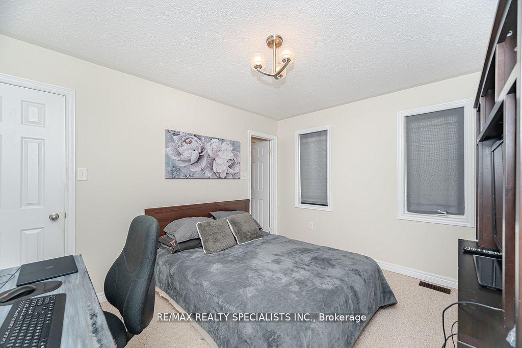 Photo 28 of 383 Queen Mary Drive, Brampton, Fletcher's Meadow — HOMEH