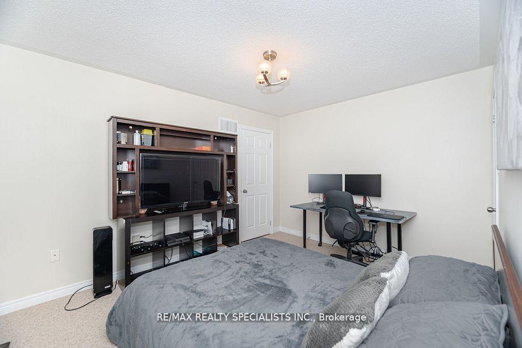 Photo 25 of 383 Queen Mary Drive, Brampton, Fletcher's Meadow — HOMEH