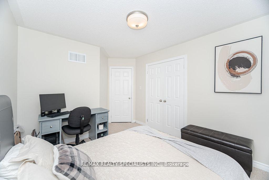 Photo 29 of 383 Queen Mary Drive, Brampton, Fletcher's Meadow — HOMEH