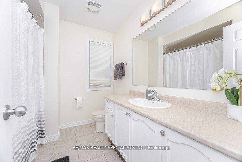 Photo 35 of 383 Queen Mary Drive, Brampton, Fletcher's Meadow — HOMEH