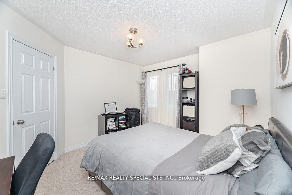Photo 27 of 383 Queen Mary Drive, Brampton, Fletcher's Meadow — HOMEH