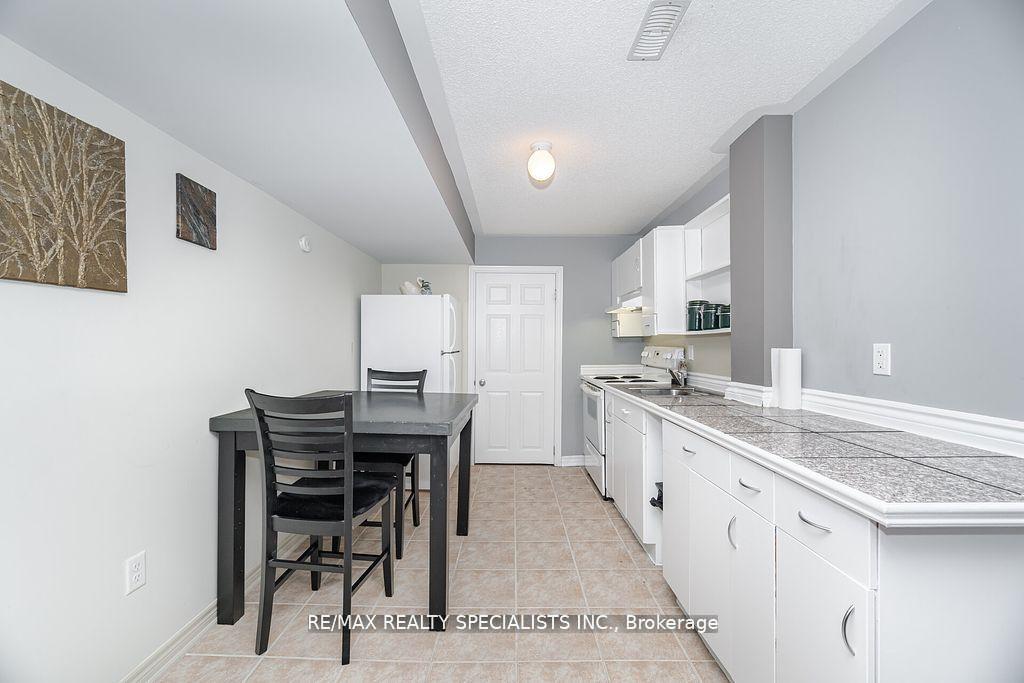 Photo 32 of 383 Queen Mary Drive, Brampton, Fletcher's Meadow — HOMEH
