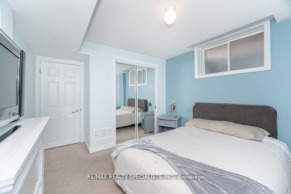 Photo 31 of 383 Queen Mary Drive, Brampton, Fletcher's Meadow — HOMEH