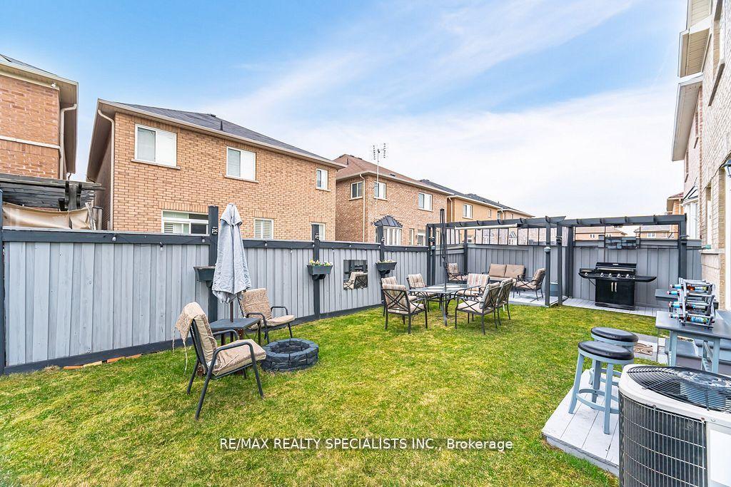 Photo 47 of 383 Queen Mary Drive, Brampton, Fletcher's Meadow — HOMEH