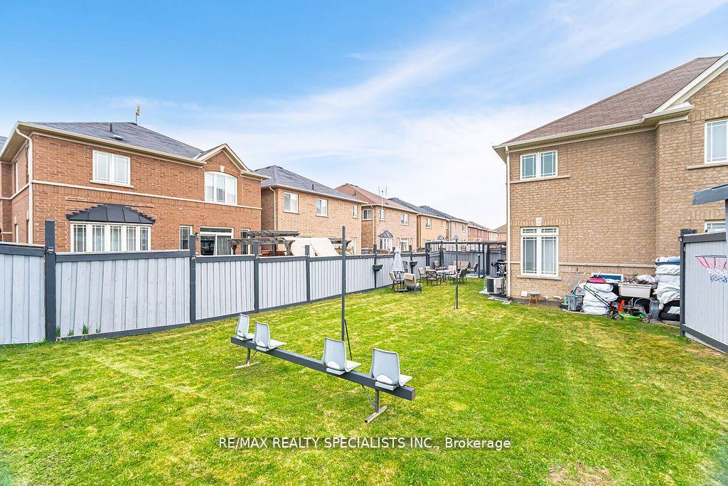 Photo 42 of 383 Queen Mary Drive, Brampton, Fletcher's Meadow — HOMEH