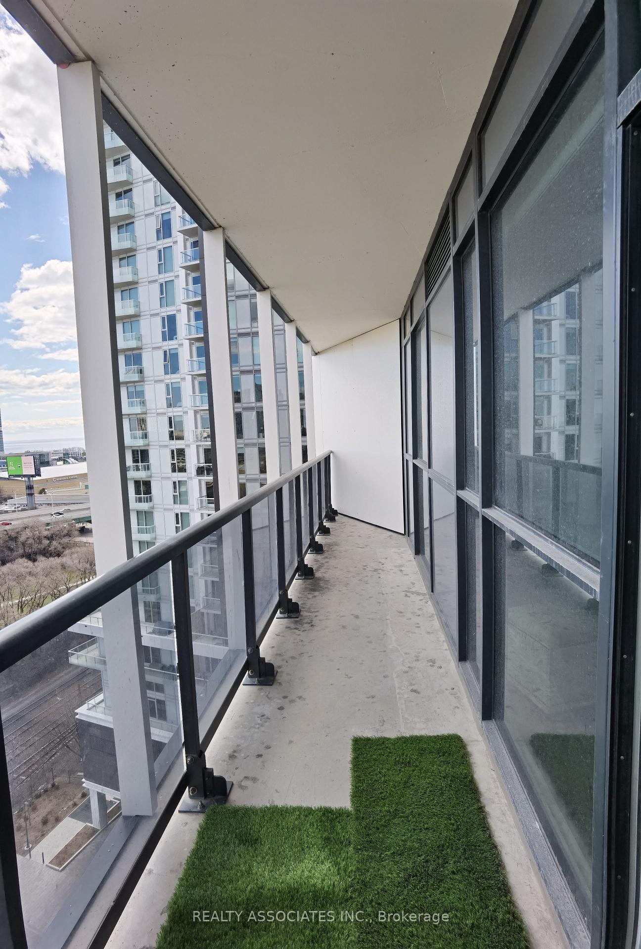 Photo 9 of Unit 1302, 30 Ordnance Street, Toronto, Niagara — HOMEH