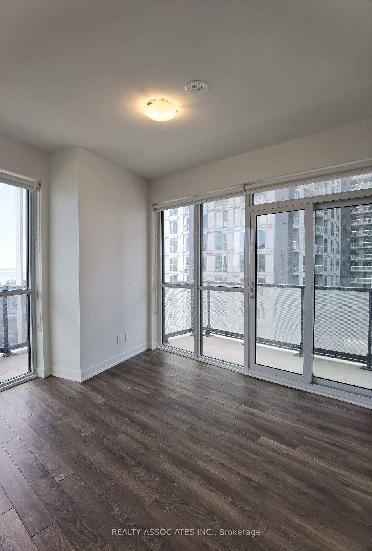 Photo 6 of Unit 1302, 30 Ordnance Street, Toronto, Niagara — HOMEH