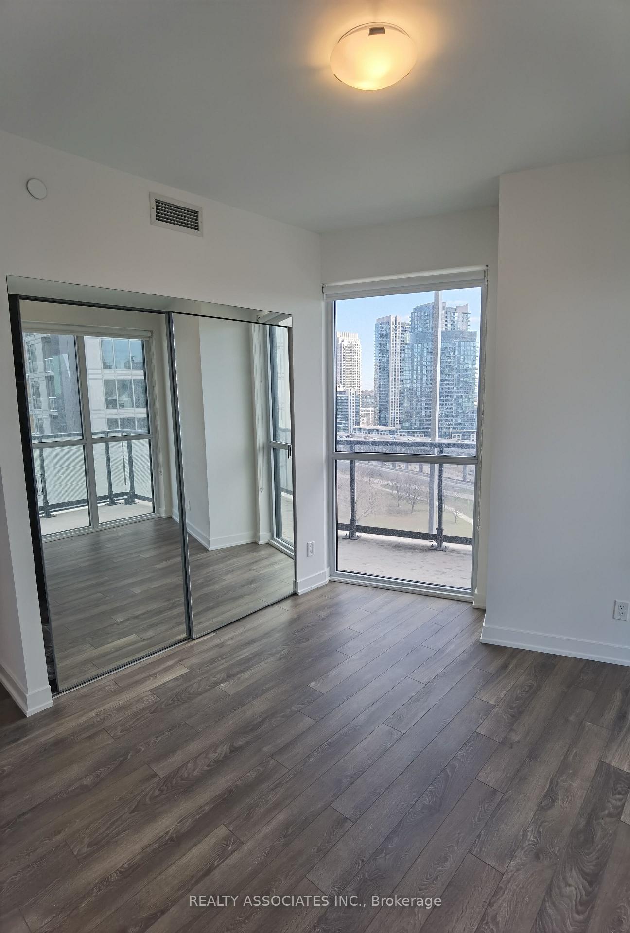 Photo 8 of Unit 1302, 30 Ordnance Street, Toronto, Niagara — HOMEH