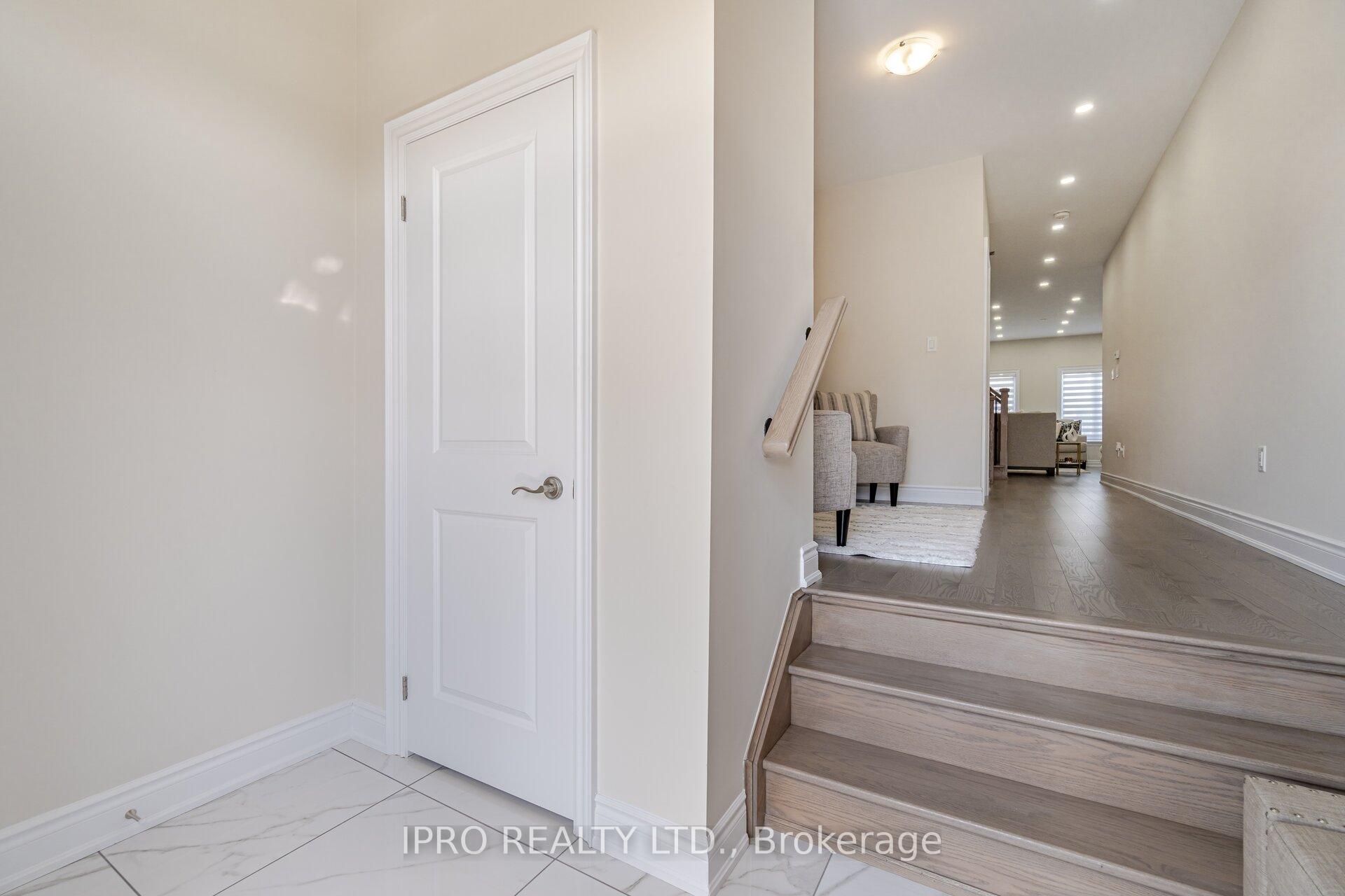 Photo 2 of 95 Kennedy Boulevard, New Tecumseth, Alliston — HOMEH