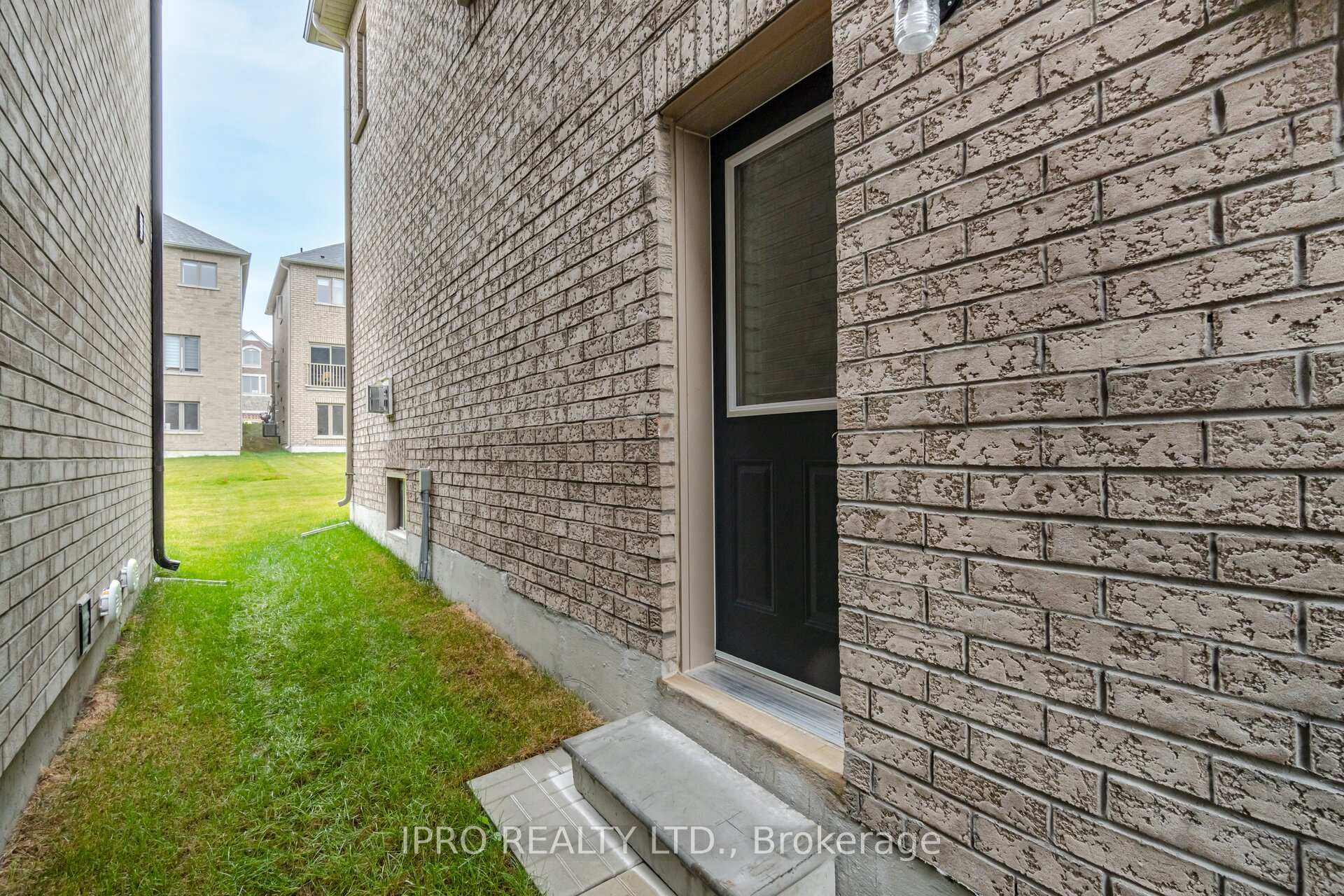 Photo 47 of 95 Kennedy Boulevard, New Tecumseth, Alliston — HOMEH