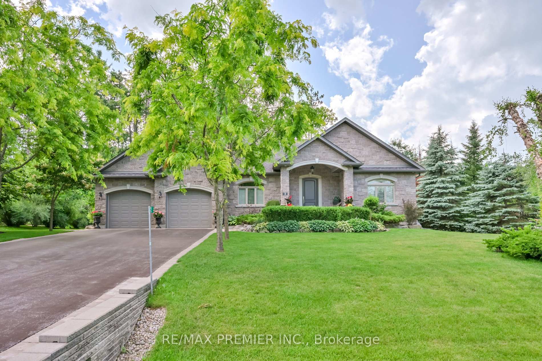 Front of 2 Hilltop Court