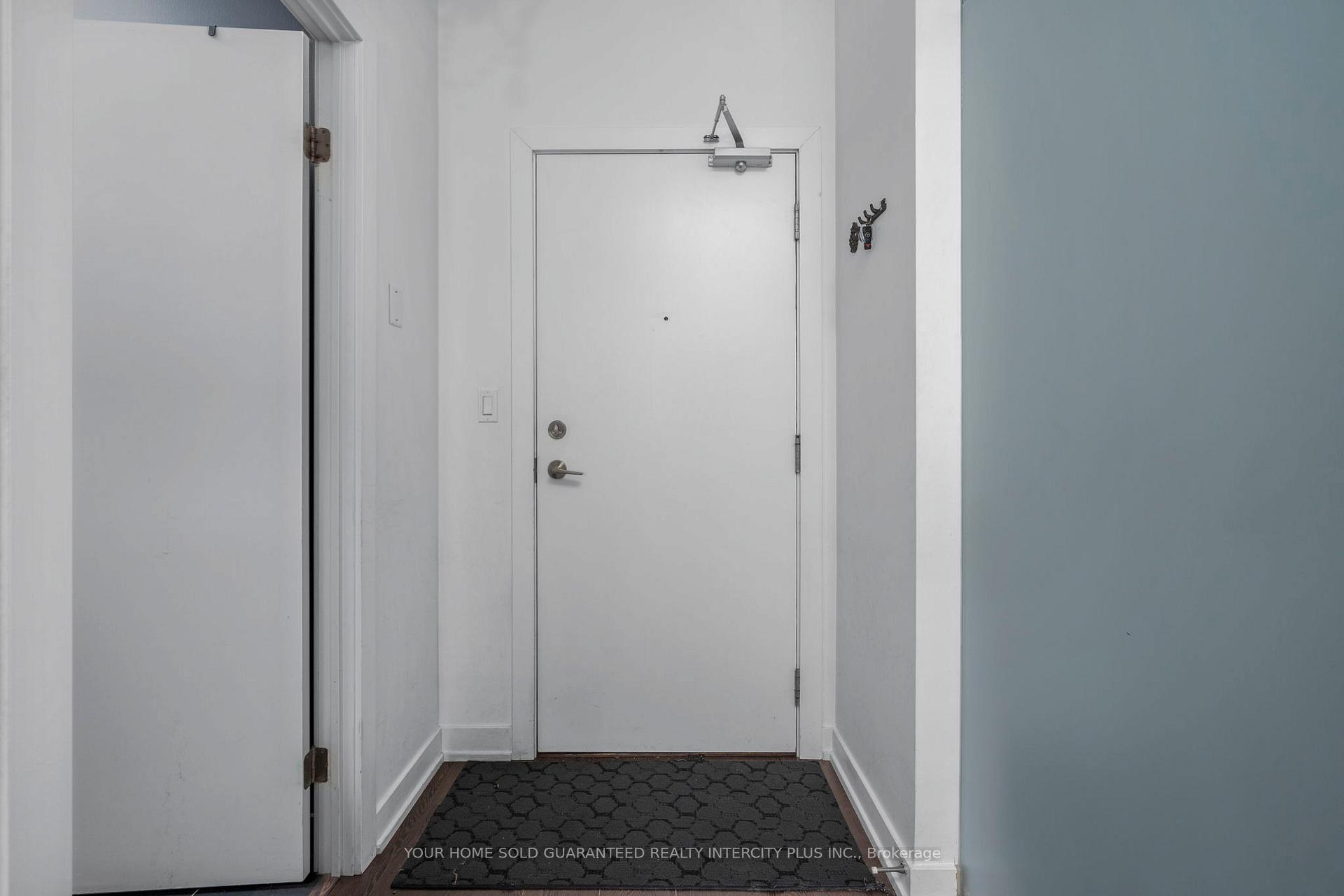 Photo 6 of Unit 705, 20 Bruyeres Mews, Toronto, Niagara — HOMEH