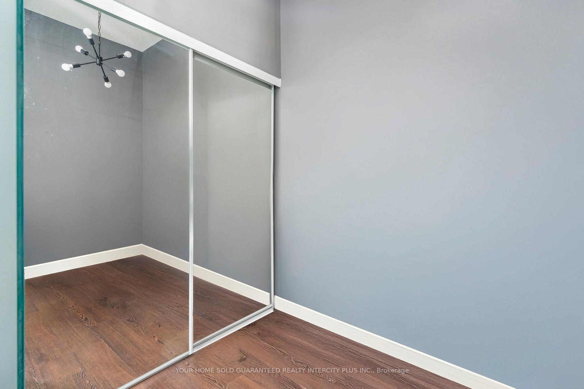Photo 4 of Unit 705, 20 Bruyeres Mews, Toronto, Niagara — HOMEH
