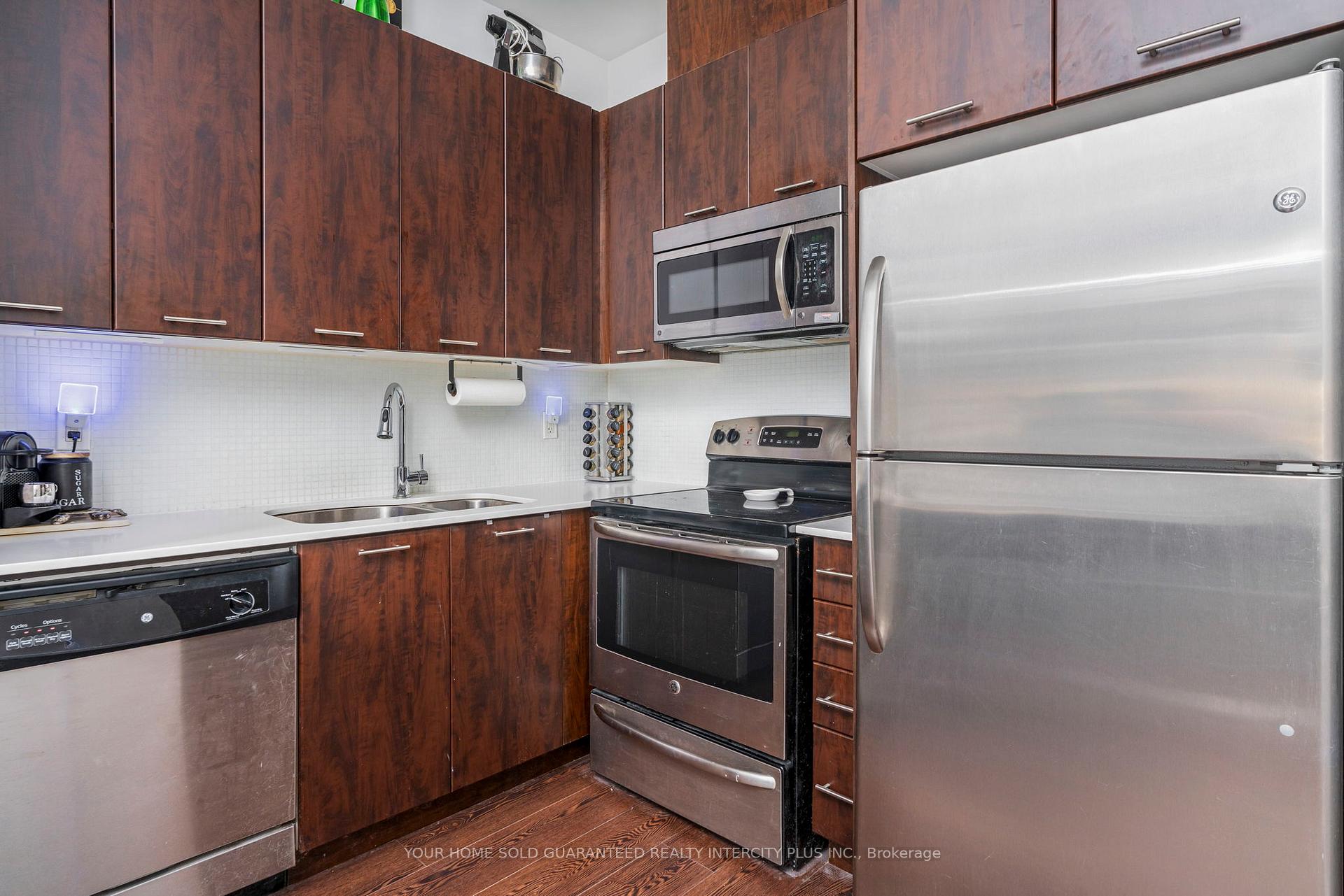 Photo 19 of Unit 705, 20 Bruyeres Mews, Toronto, Niagara — HOMEH