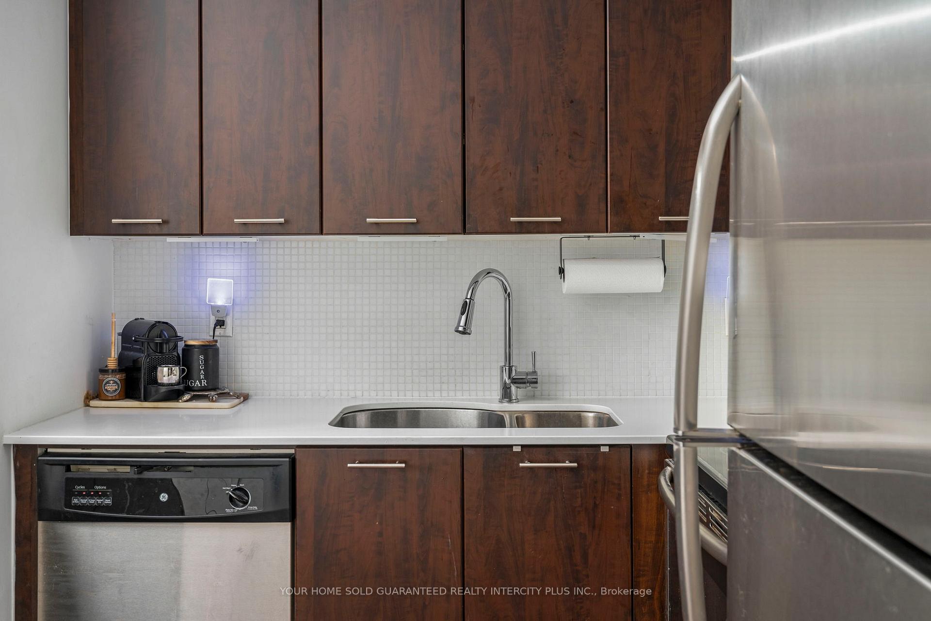 Photo 5 of Unit 705, 20 Bruyeres Mews, Toronto, Niagara — HOMEH