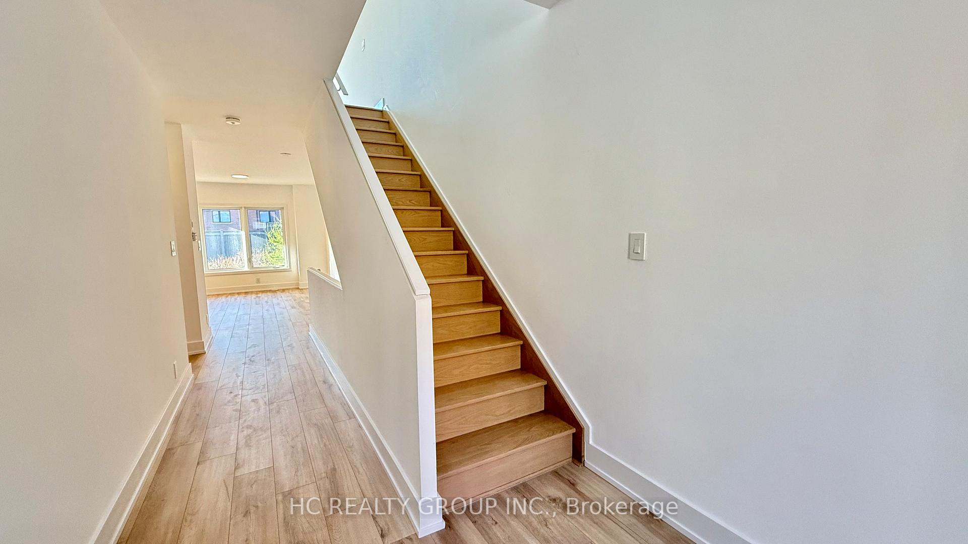 Photo 9 of 6 Chestnut Court, Aurora, Rural Aurora — HOMEH