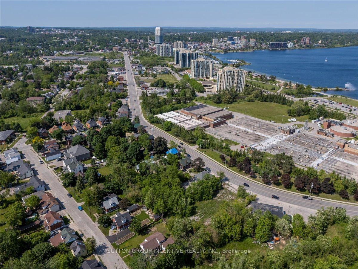 Photo 9 of 220 Bradford Street, Barrie, Allandale Centre — HOMEH