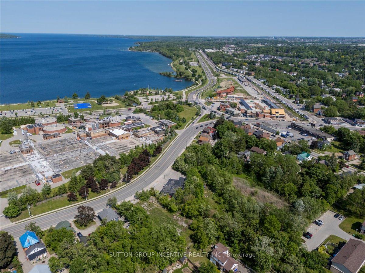 Photo 11 of 220 Bradford Street, Barrie, Allandale Centre — HOMEH