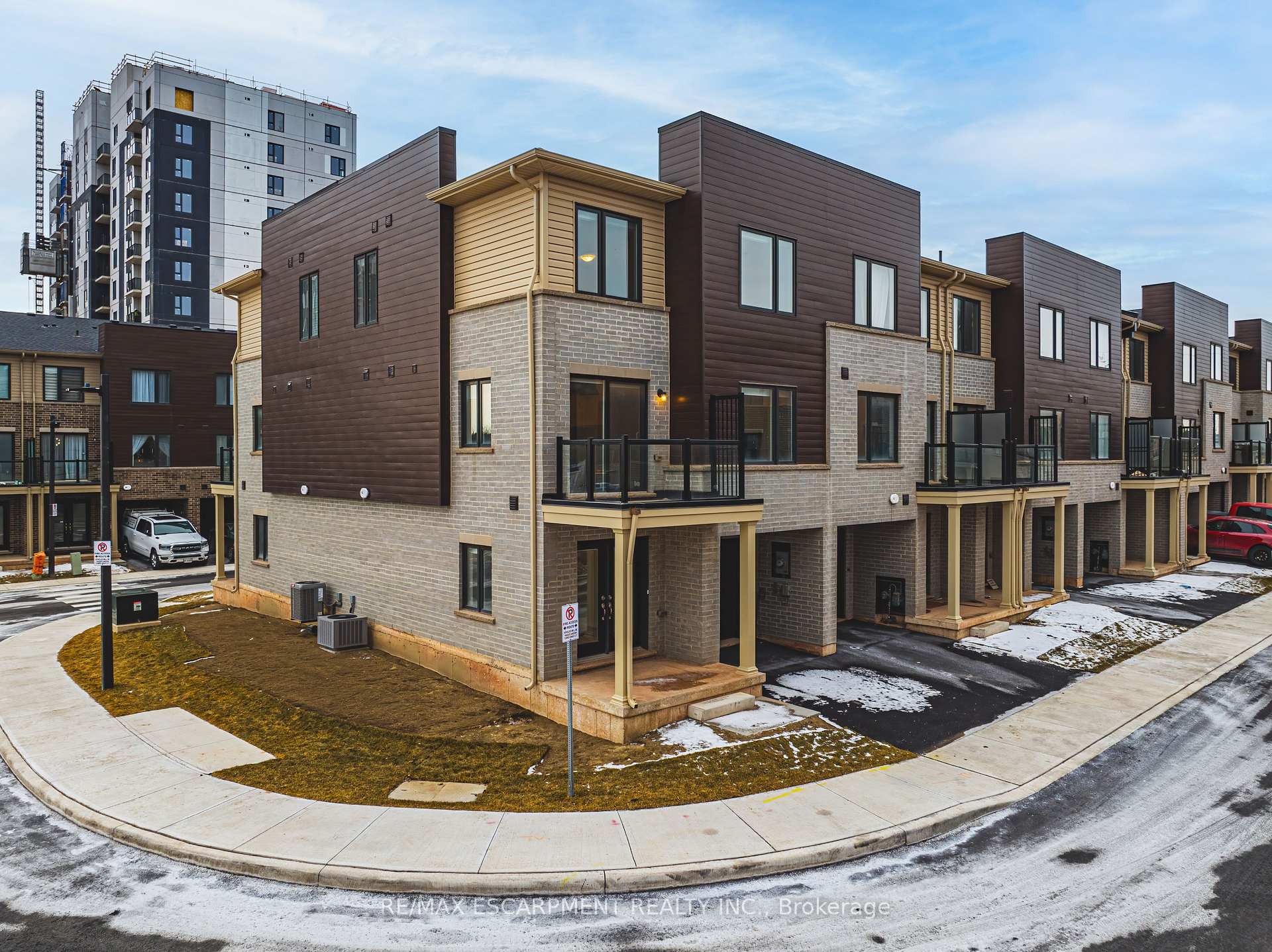 Photo 2 of 55 Dryden Lane, Hamilton, McQuesten — HOMEH