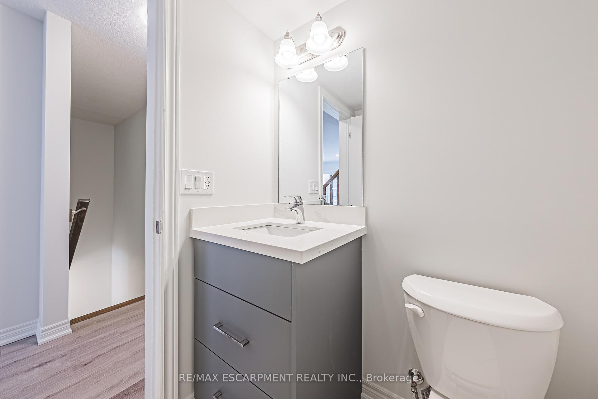 Photo 10 of 55 Dryden Lane, Hamilton, McQuesten — HOMEH