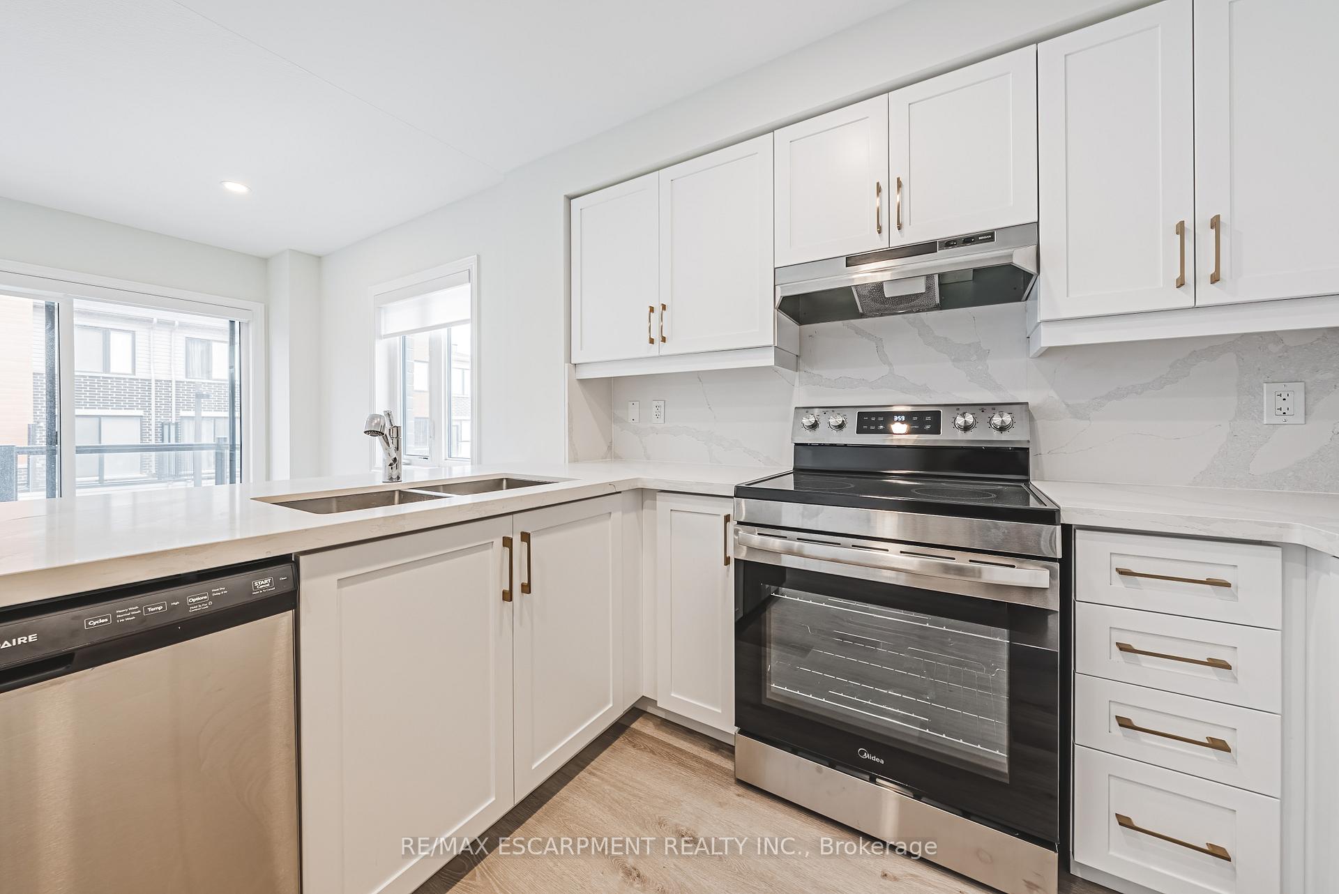 Photo 14 of 55 Dryden Lane, Hamilton, McQuesten — HOMEH