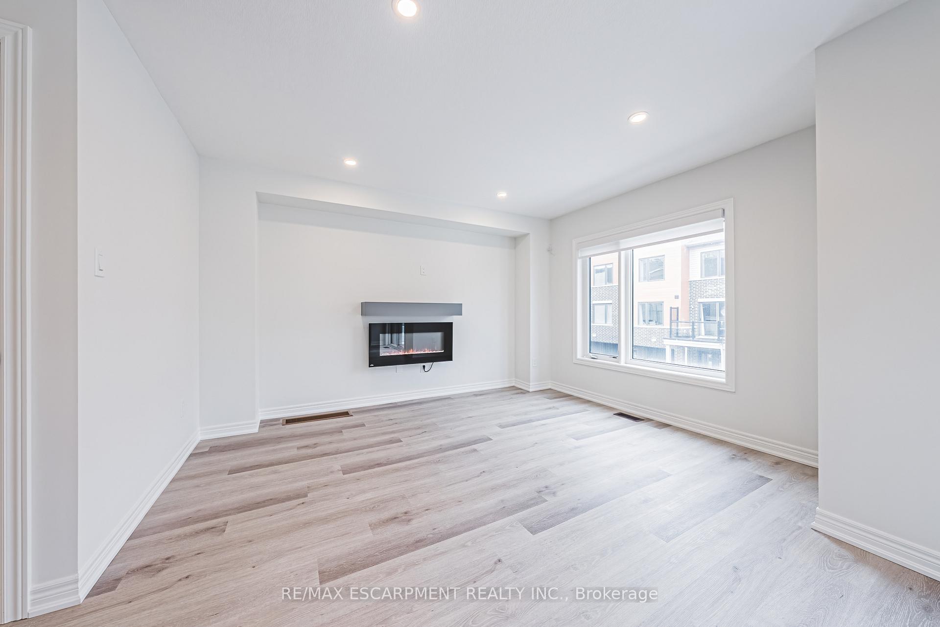 Photo 5 of 55 Dryden Lane, Hamilton, McQuesten — HOMEH