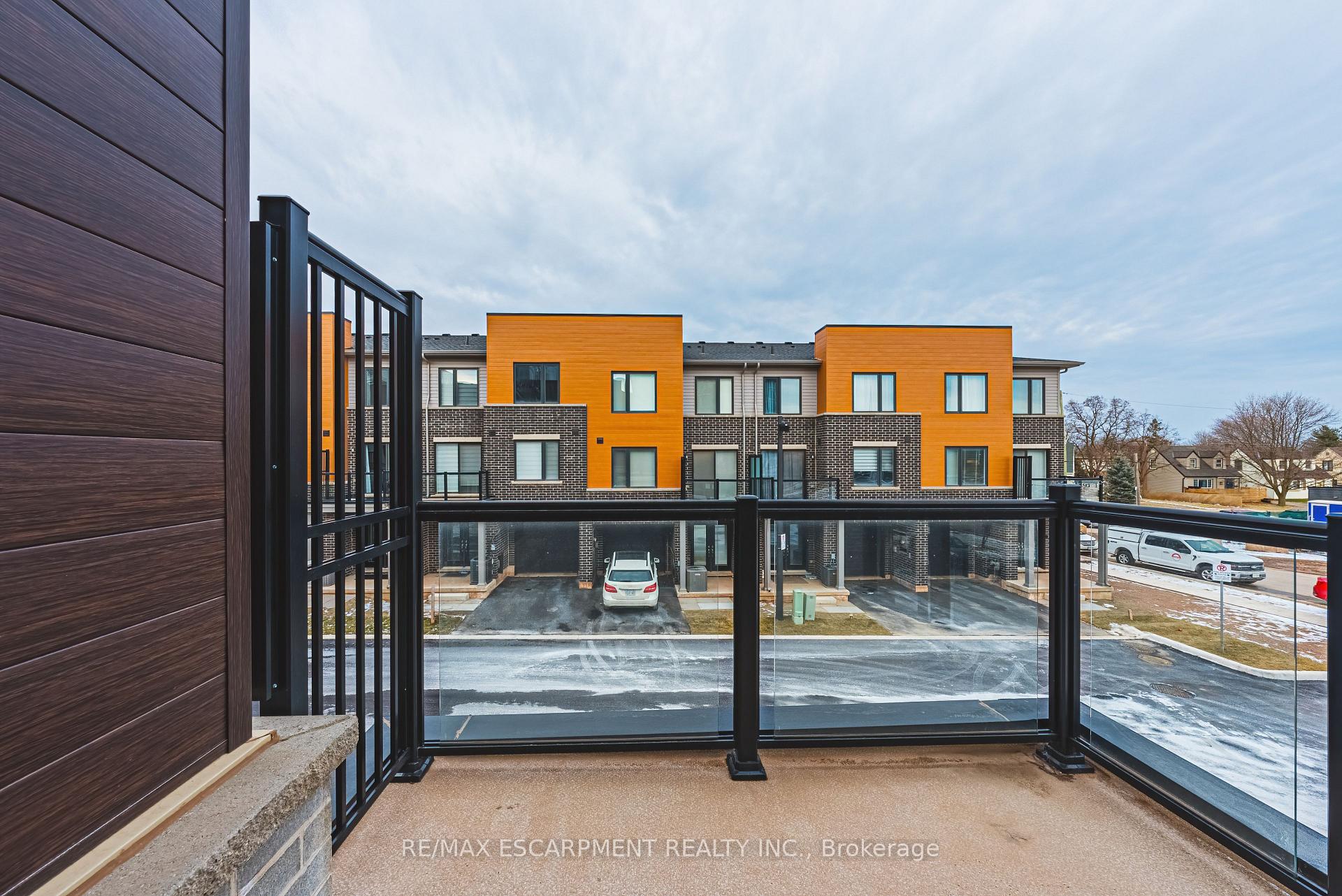 Photo 12 of 55 Dryden Lane, Hamilton, McQuesten — HOMEH