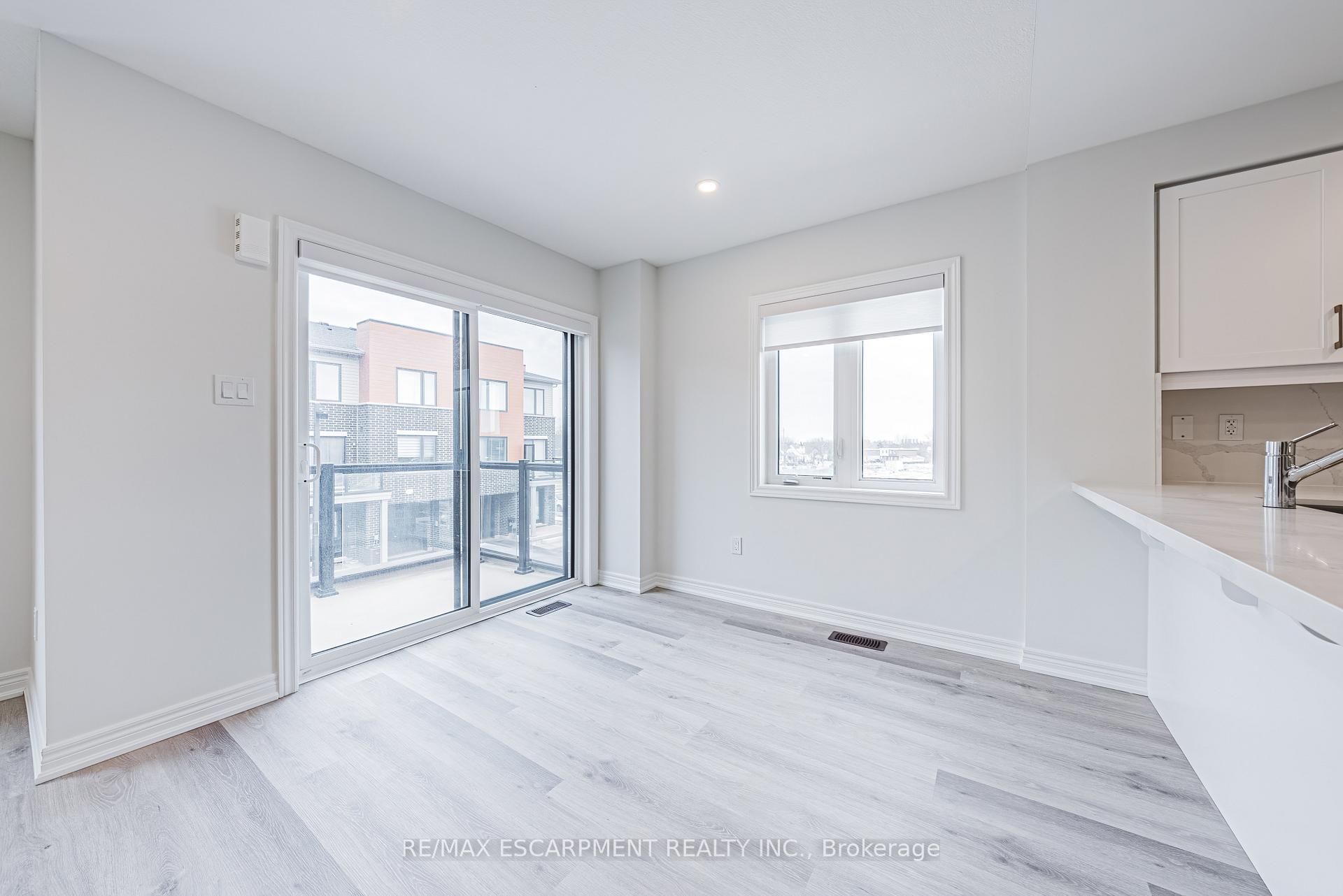 Photo 13 of 55 Dryden Lane, Hamilton, McQuesten — HOMEH