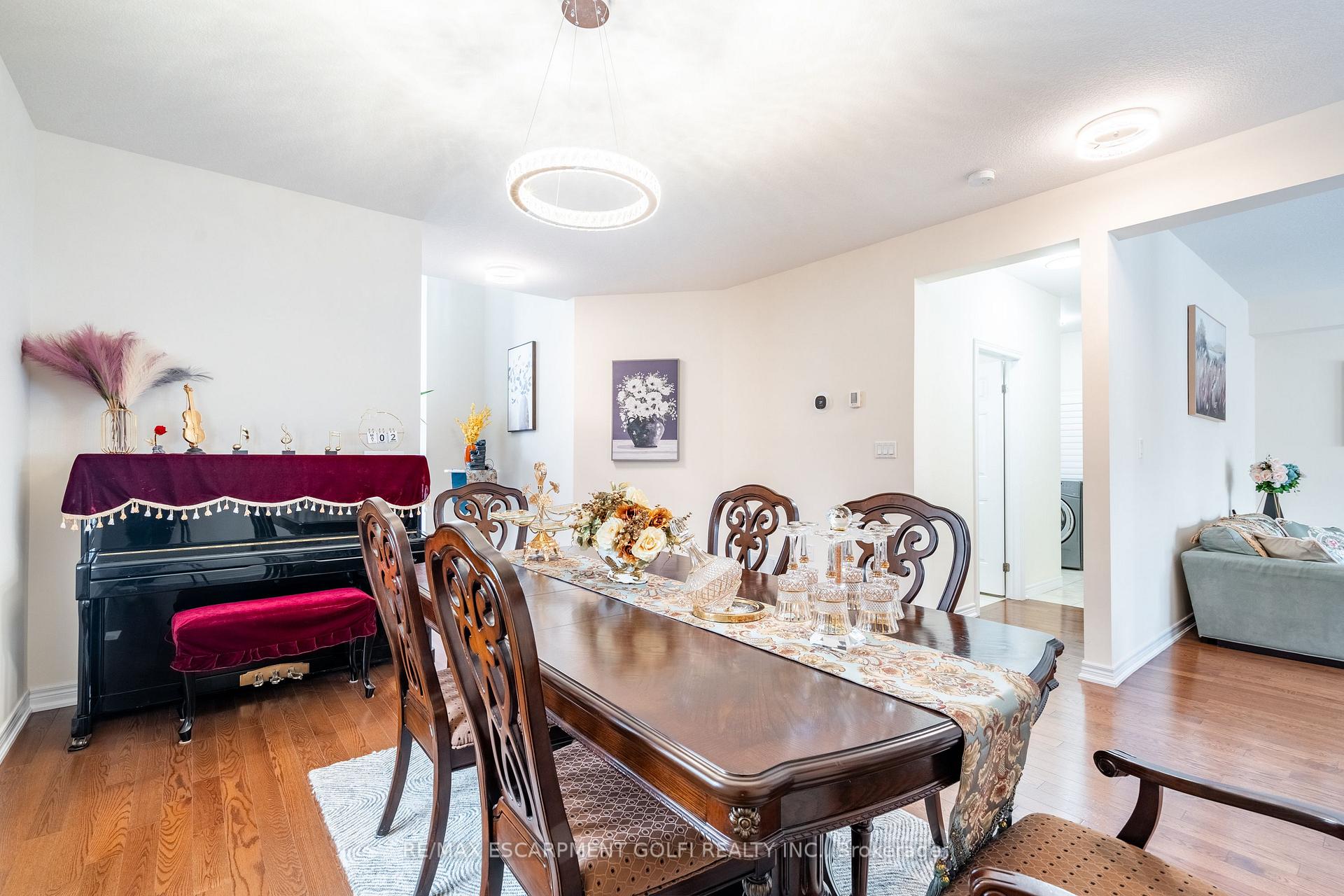 Photo 2 of 16 Edgehill Drive, Hamilton, Gurnett — HOMEH