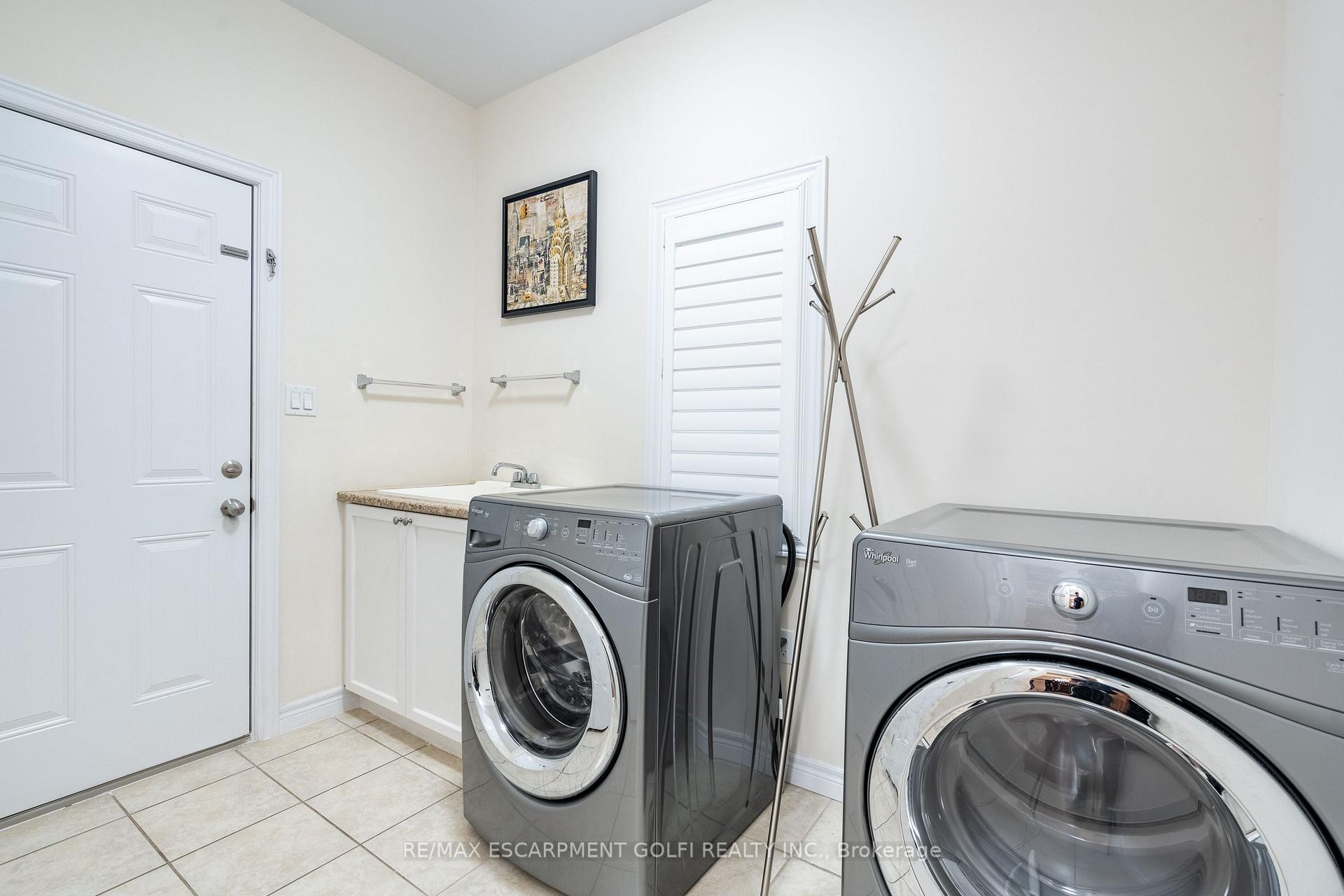 Photo 20 of 16 Edgehill Drive, Hamilton, Gurnett — HOMEH
