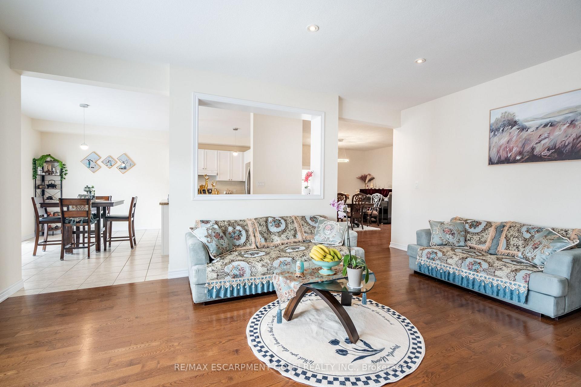 Photo 15 of 16 Edgehill Drive, Hamilton, Gurnett — HOMEH