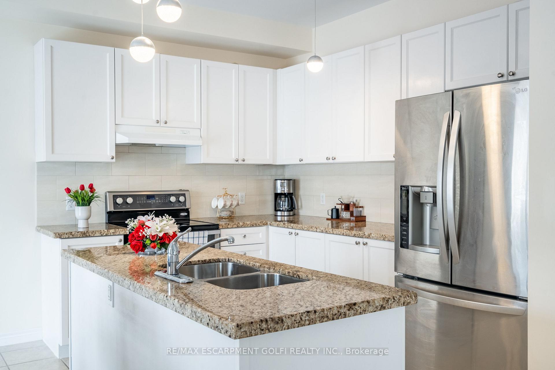 Photo 4 of 16 Edgehill Drive, Hamilton, Gurnett — HOMEH