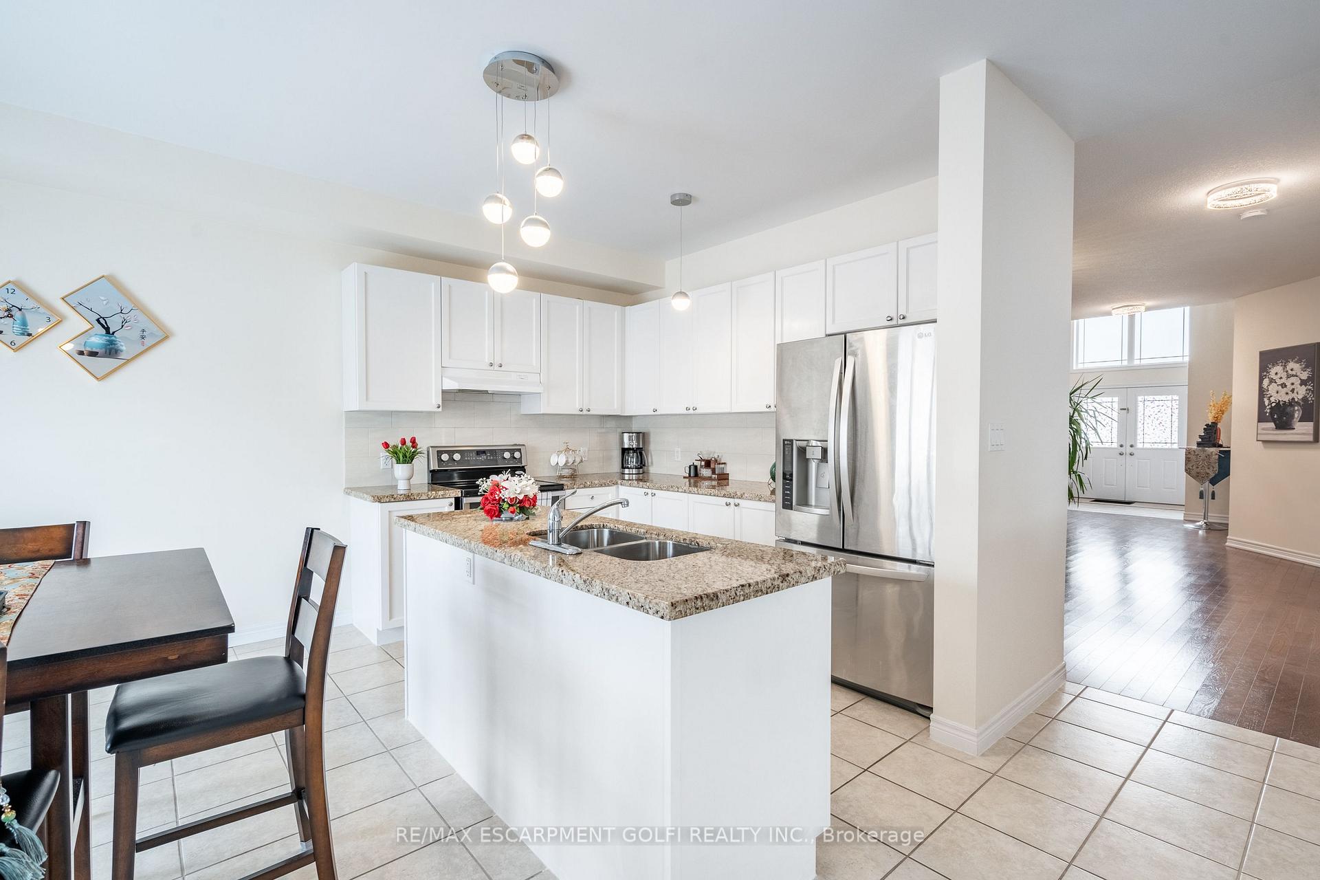 Photo 19 of 16 Edgehill Drive, Hamilton, Gurnett — HOMEH