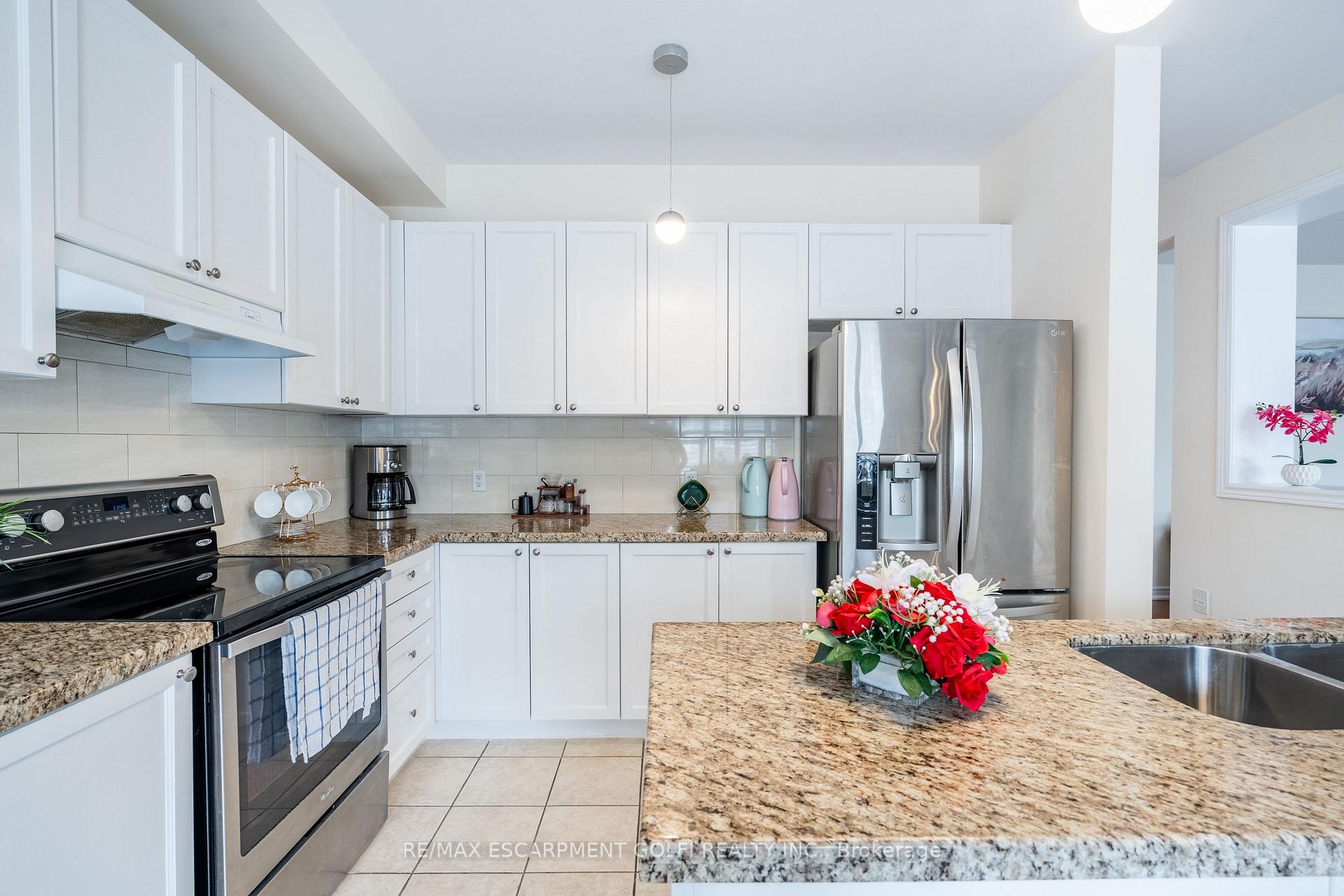 Photo 21 of 16 Edgehill Drive, Hamilton, Gurnett — HOMEH