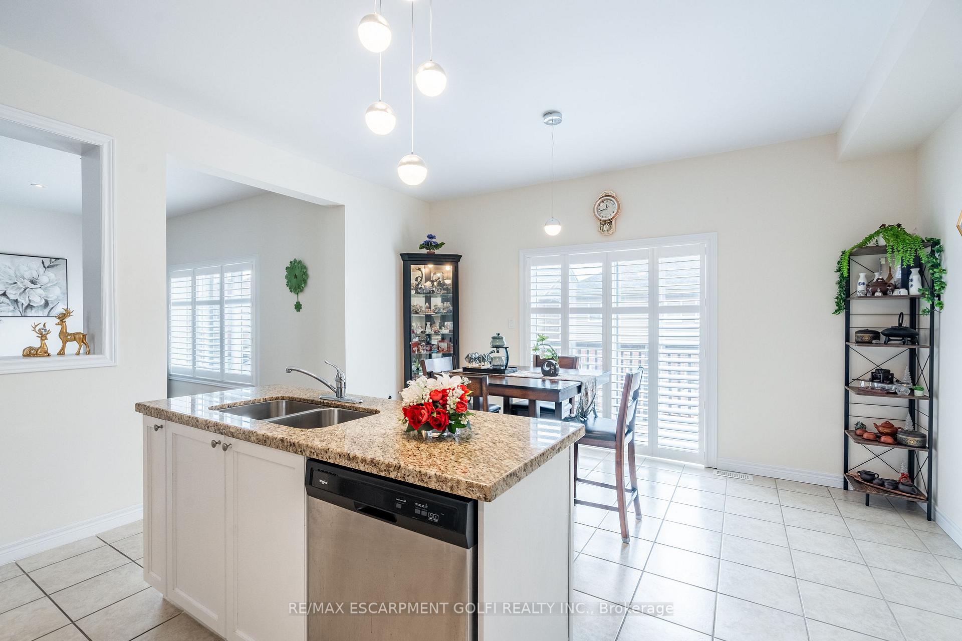 Photo 30 of 16 Edgehill Drive, Hamilton, Gurnett — HOMEH