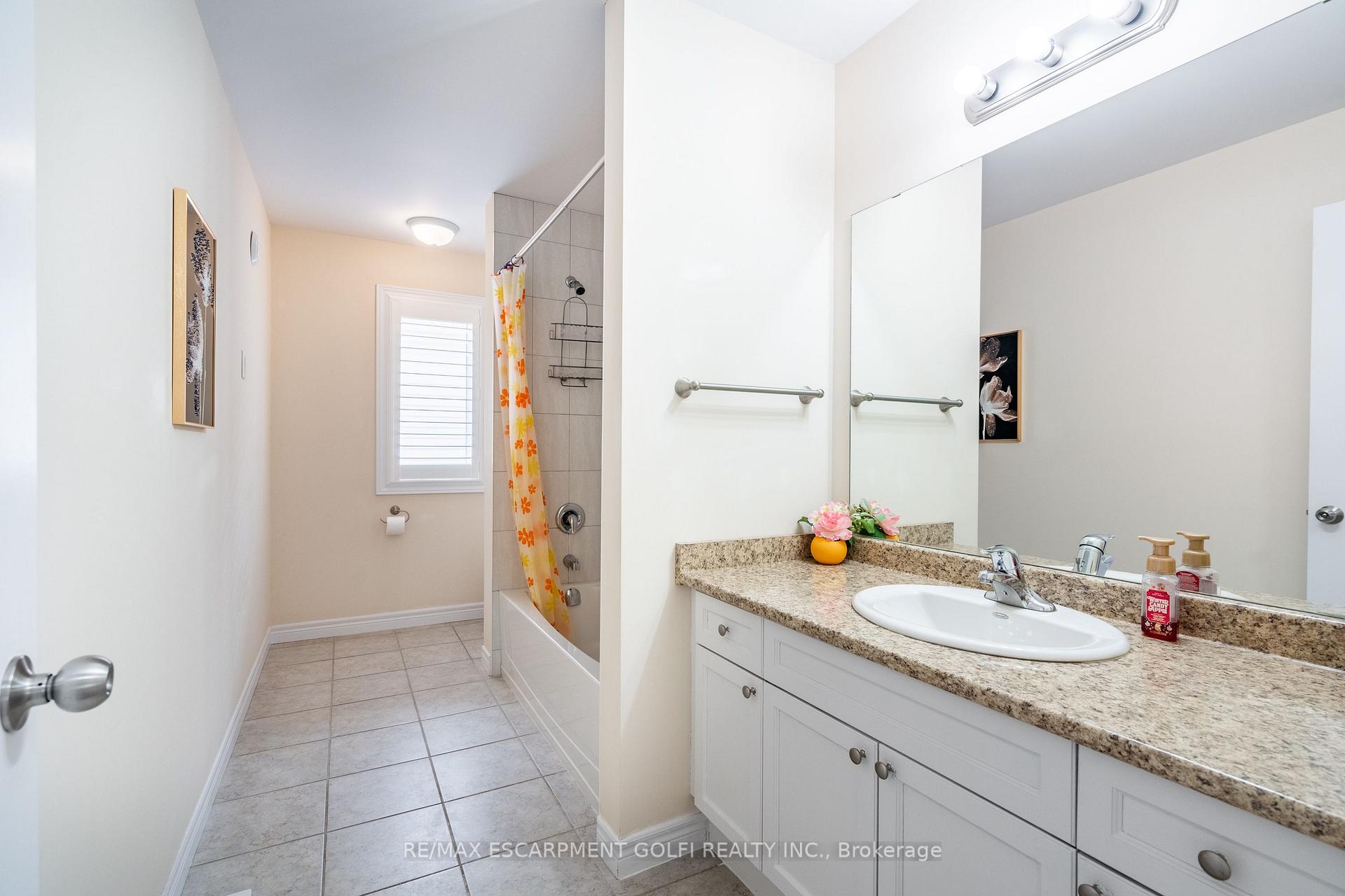 Photo 22 of 16 Edgehill Drive, Hamilton, Gurnett — HOMEH