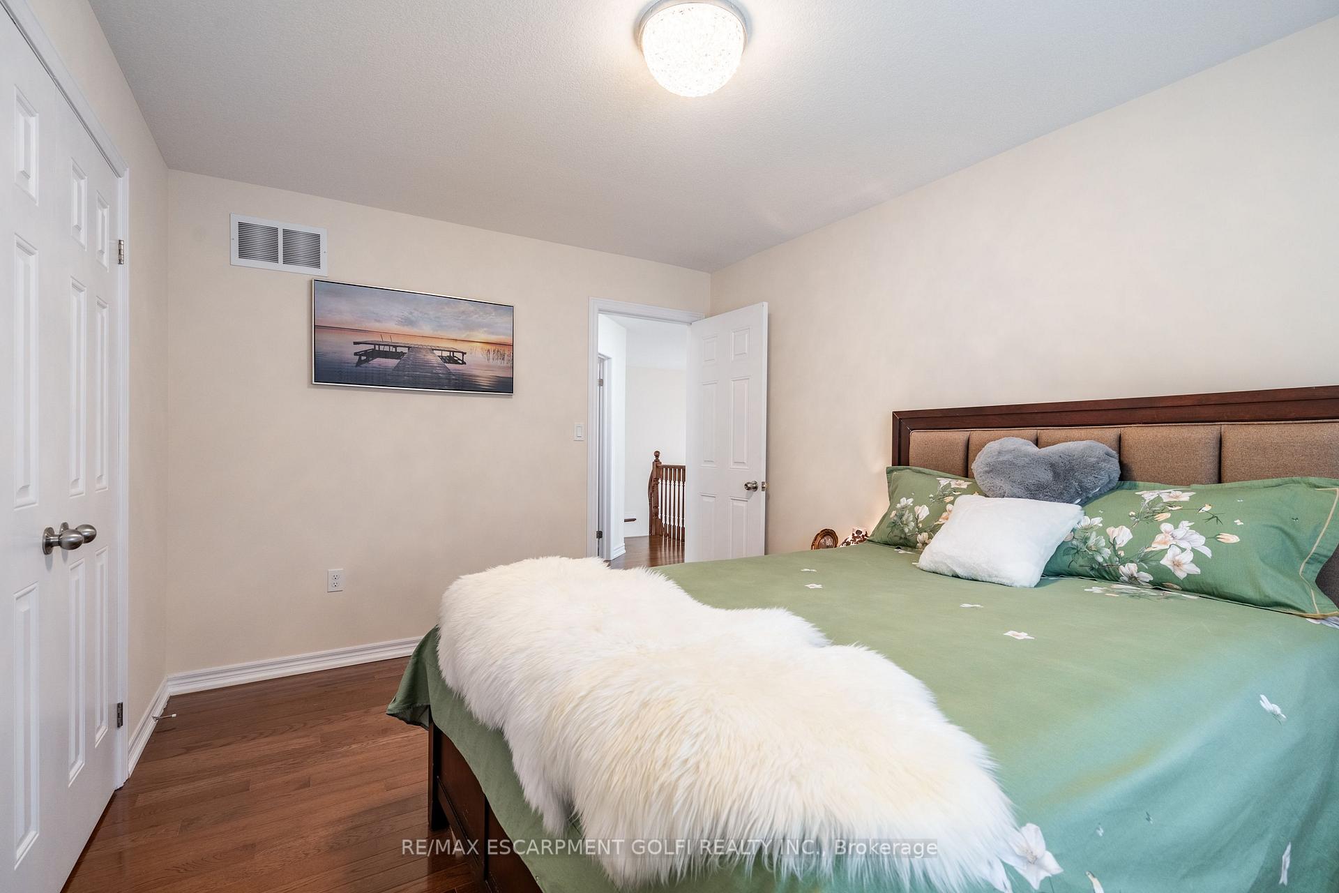Photo 36 of 16 Edgehill Drive, Hamilton, Gurnett — HOMEH