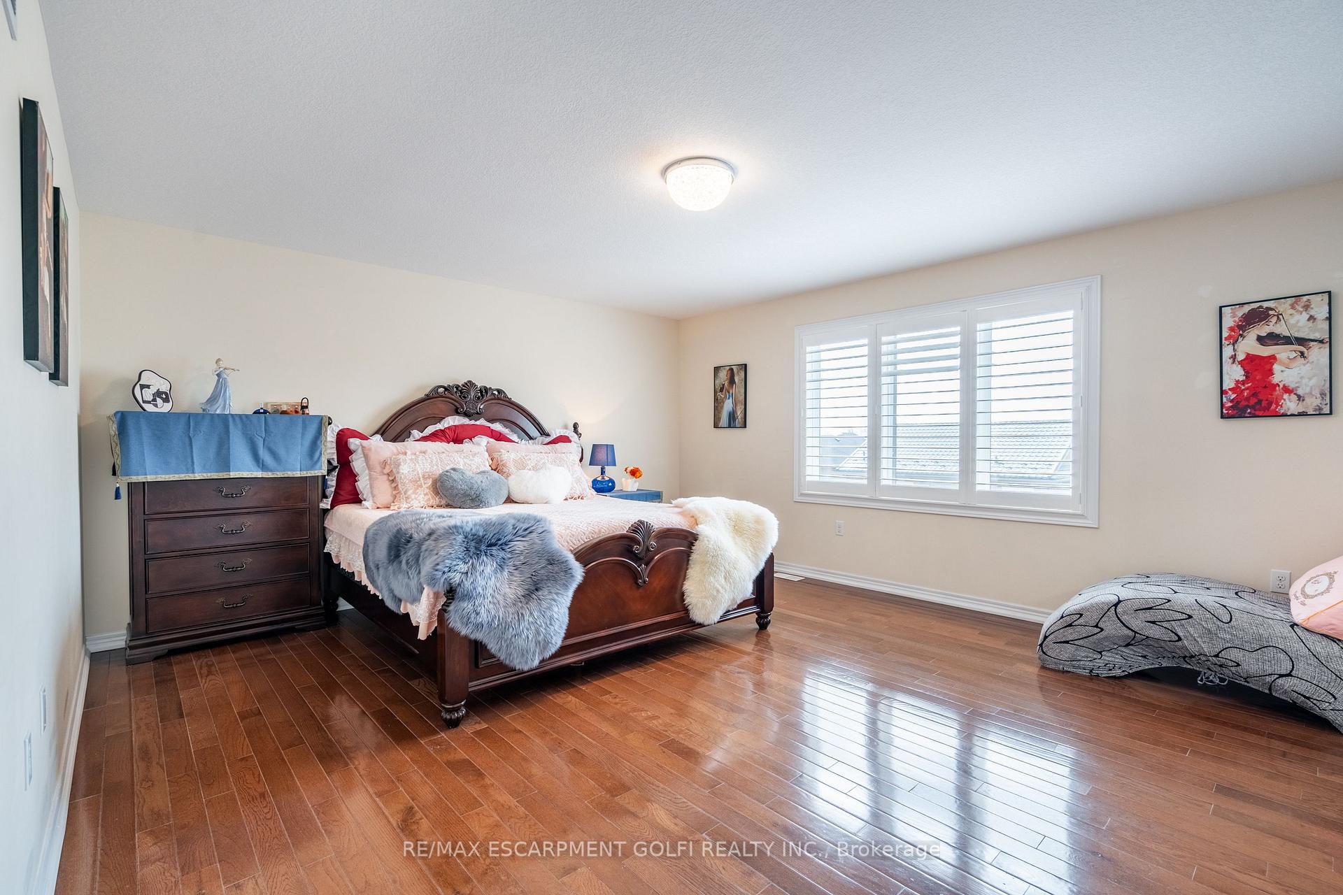 Photo 14 of 16 Edgehill Drive, Hamilton, Gurnett — HOMEH