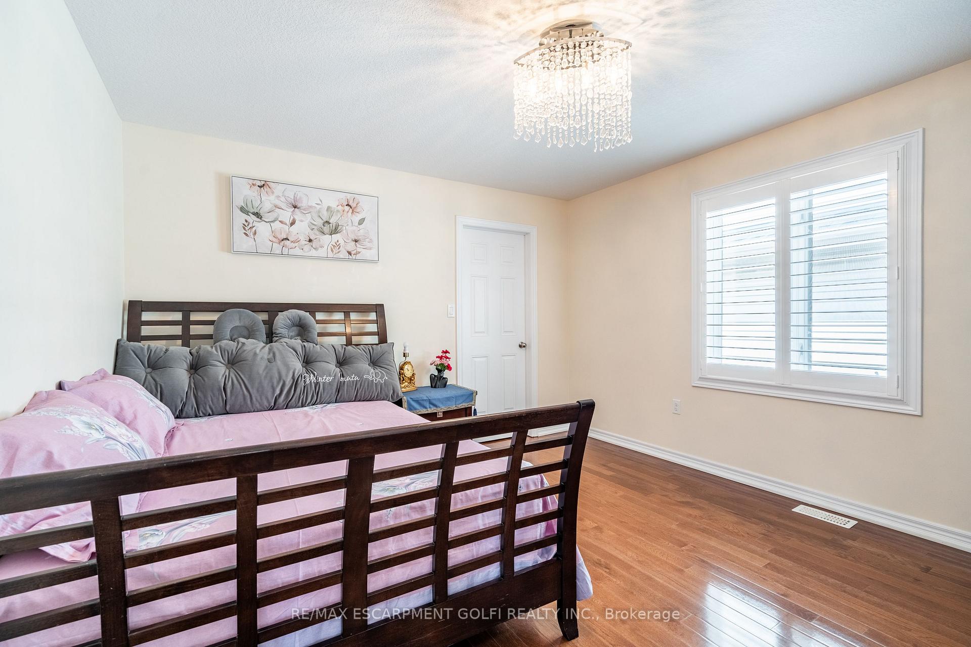 Photo 7 of 16 Edgehill Drive, Hamilton, Gurnett — HOMEH