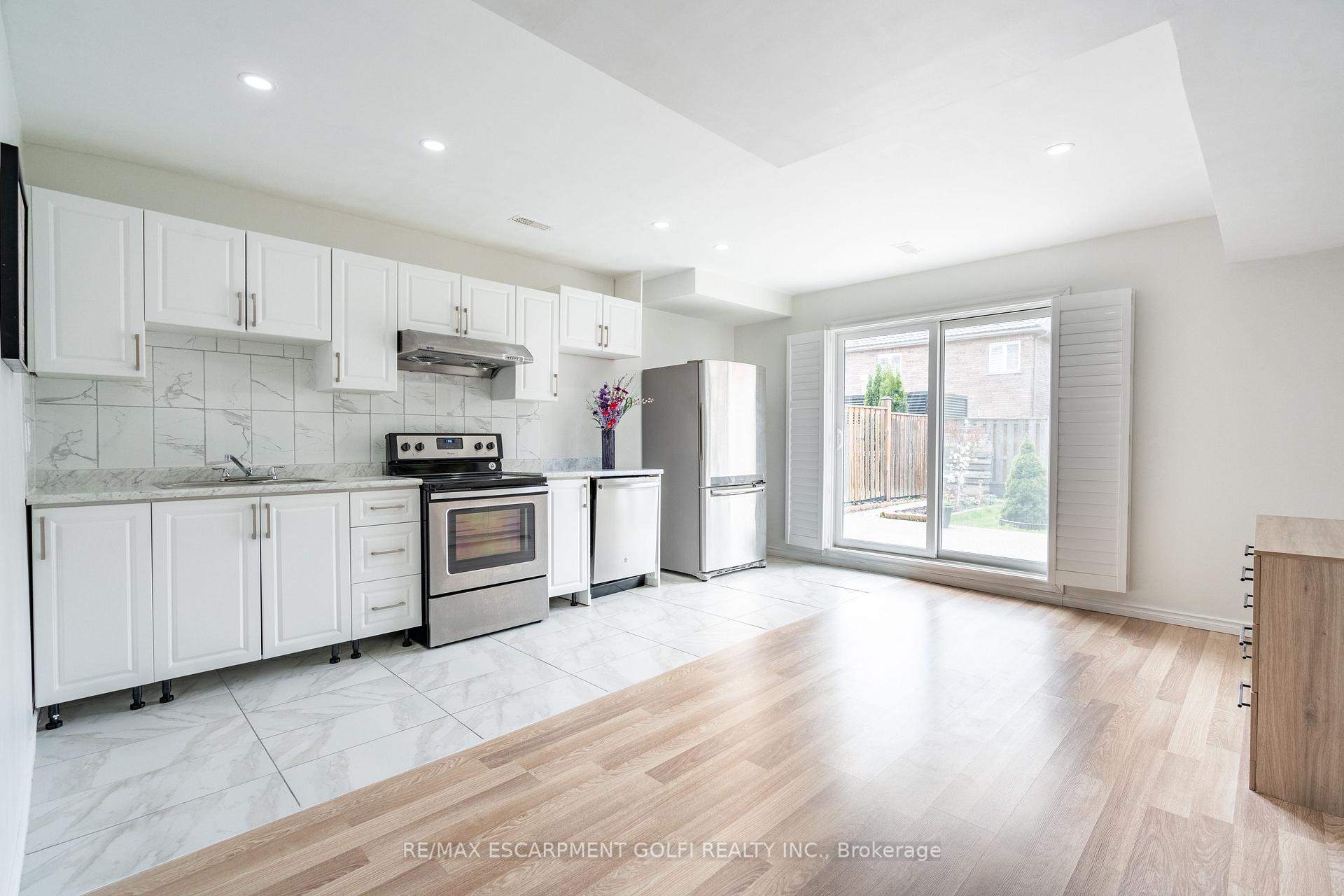 Photo 35 of 16 Edgehill Drive, Hamilton, Gurnett — HOMEH
