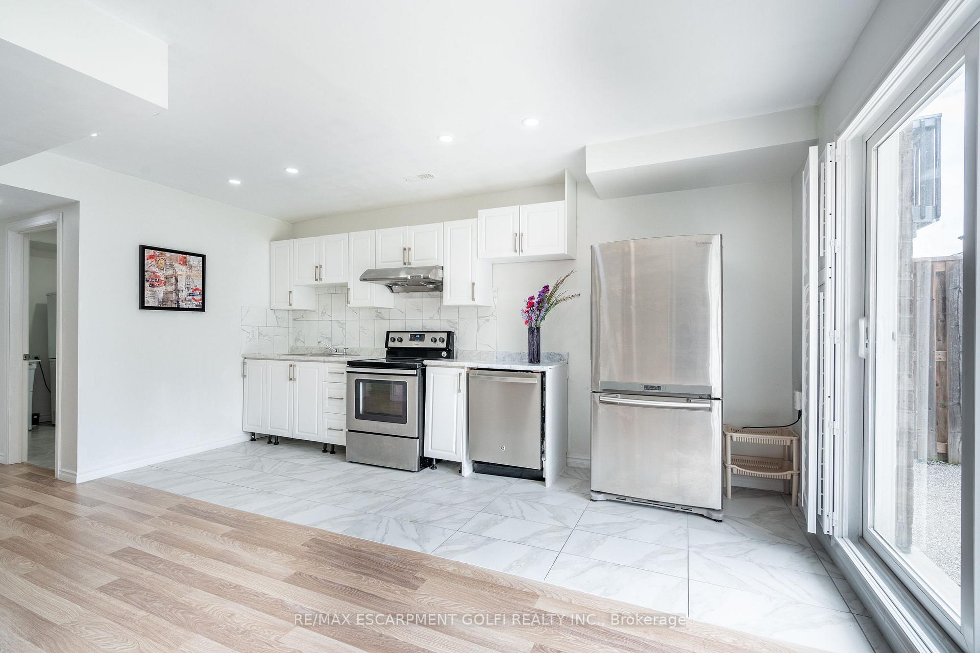 Photo 37 of 16 Edgehill Drive, Hamilton, Gurnett — HOMEH