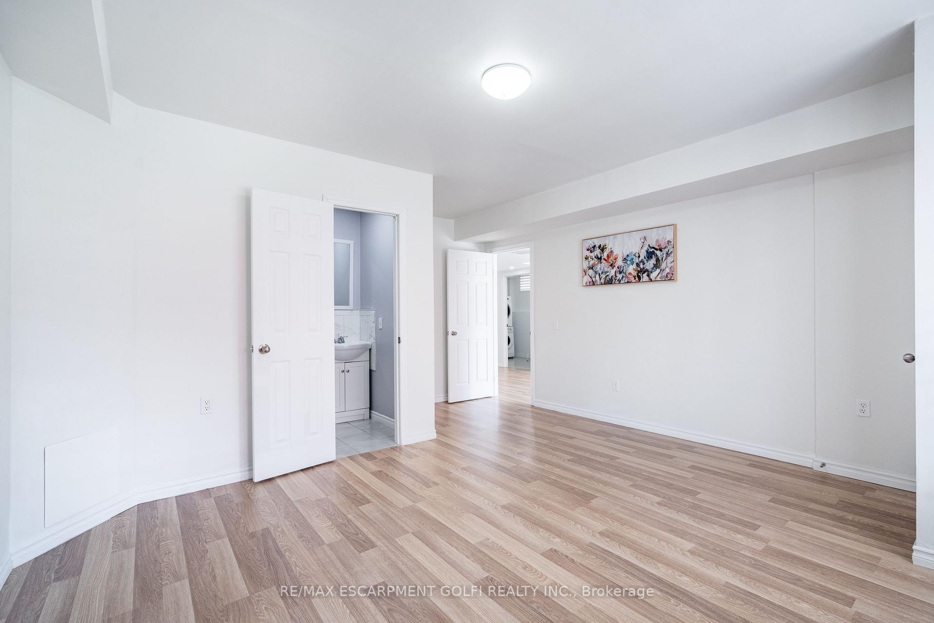 Photo 10 of 16 Edgehill Drive, Hamilton, Gurnett — HOMEH